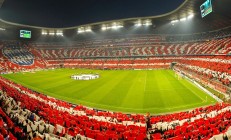 米兰体育网页版-意甲焦点战之夜，拉亚连续得分拉开差距，冠军悬念渐行渐远