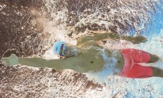 米兰体育下载-武切维奇独舞东南，公牛铁蹄横扫福建显统治力