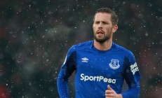 米兰体育官网-当东方铁血遇上西方孤胆，浙江队的战术迷宫与德罗赞的德甲绝唱