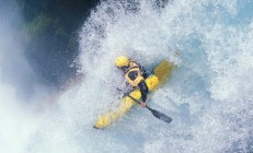 米兰体育入口-赛道与球场，当F1争冠焦点战遇上公牛绝杀广厦