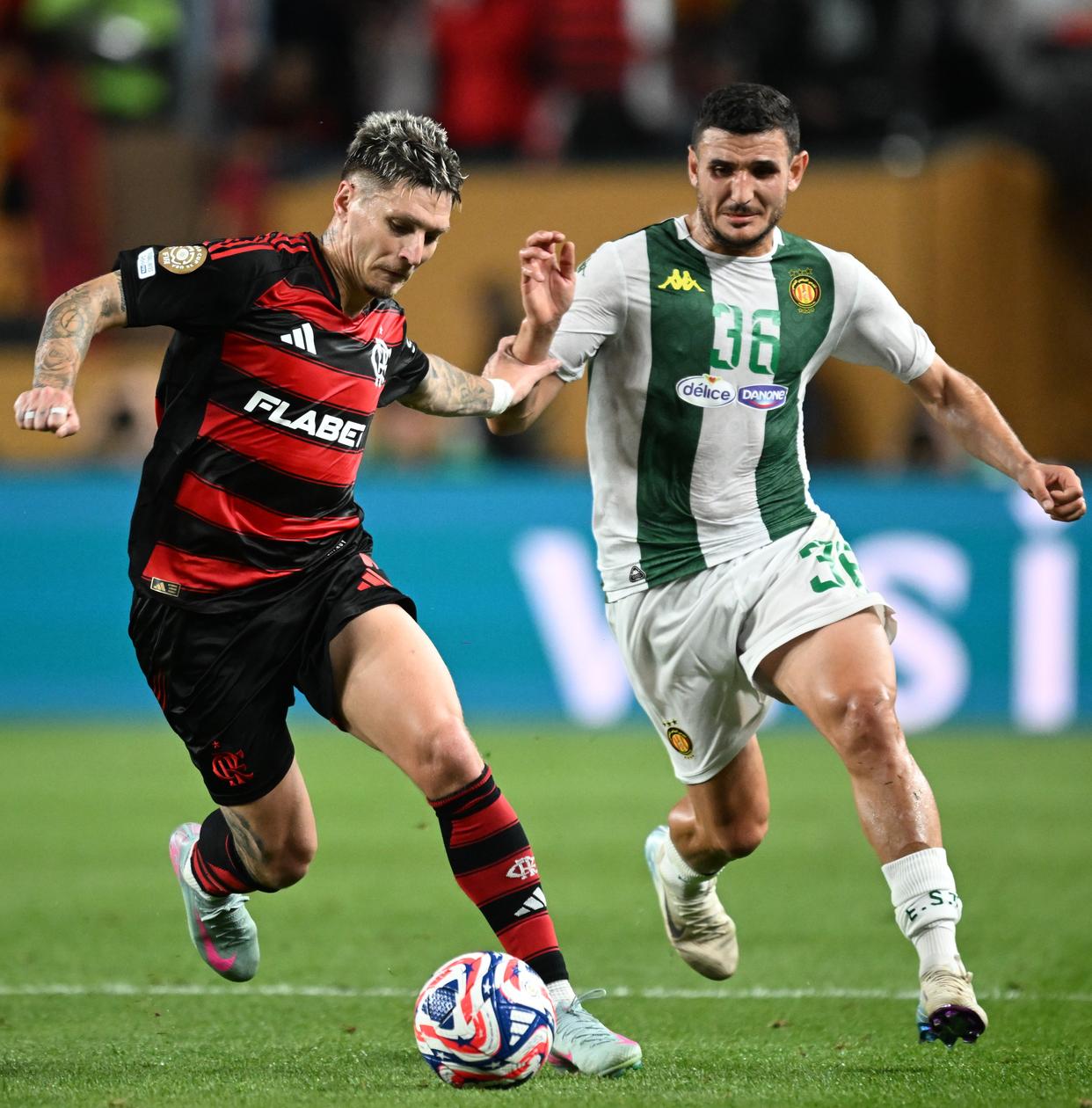 突尼斯队在比赛中取胜，创造历史的简单介绍