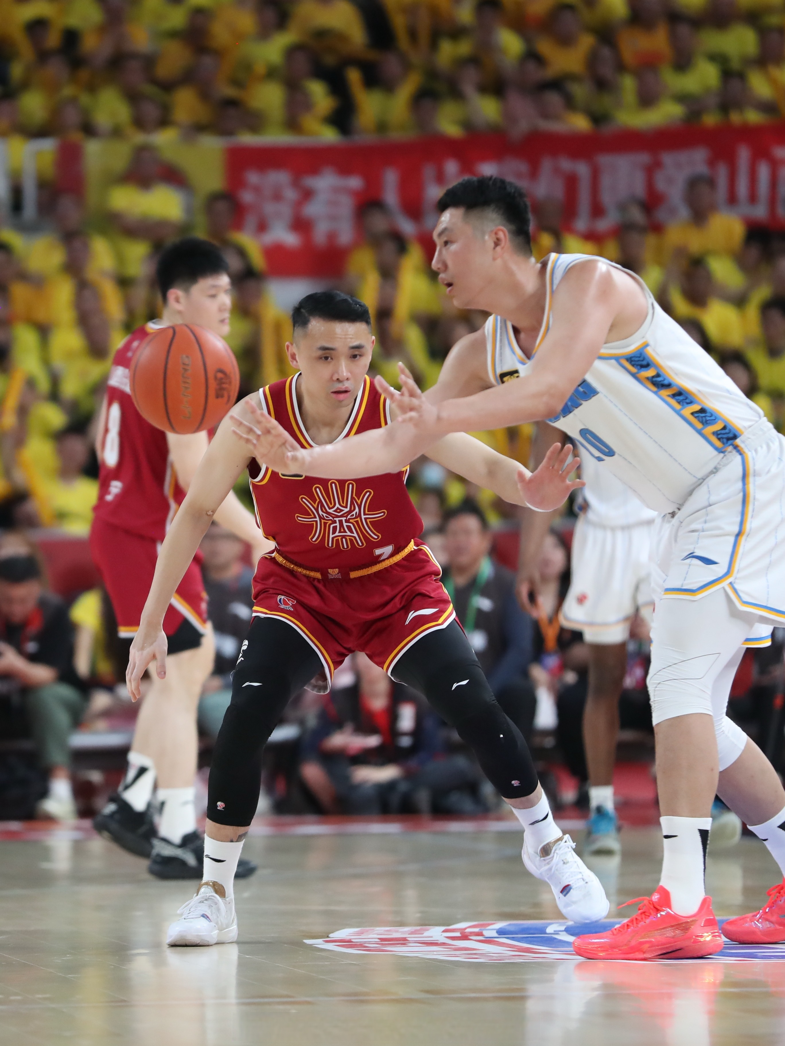 包含黑龙江队主场战胜山西队，球员状态火热的词条