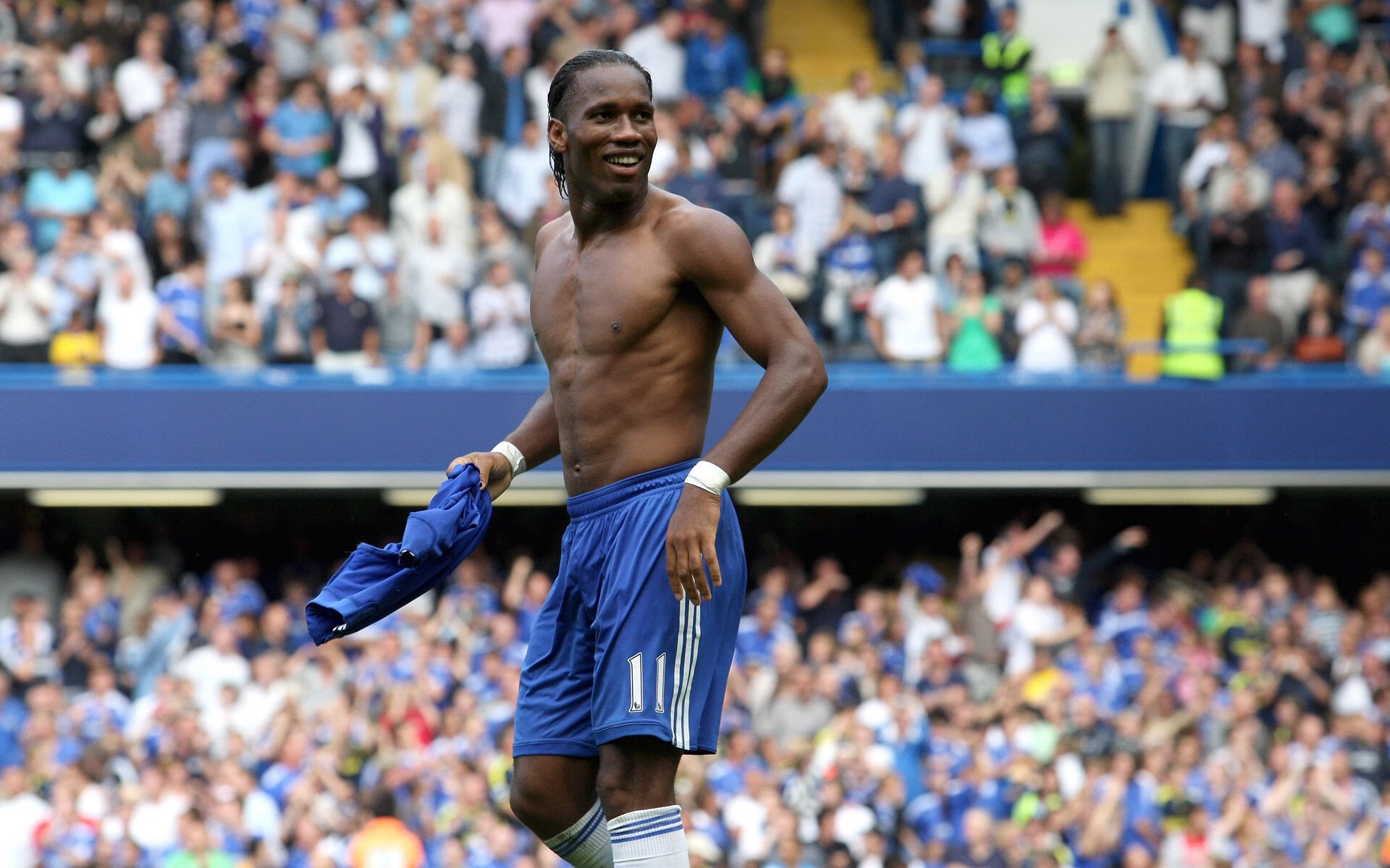 波兰铁链锁死罗马,姆巴佩烈焰燃爆欧洲