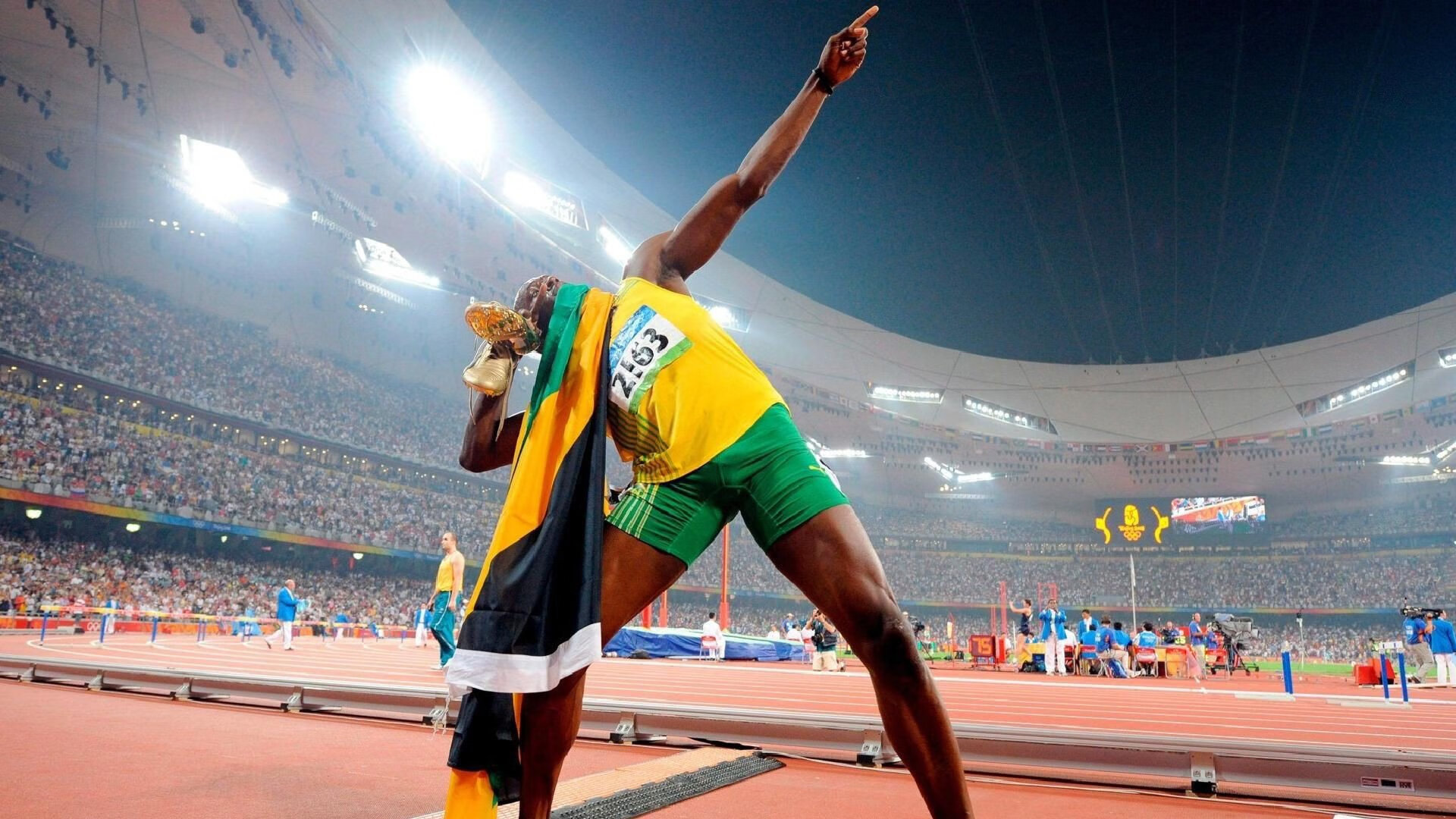 戈贝尔之夜,当篮球场上的掌控者遇见F1新赛季的轰鸣