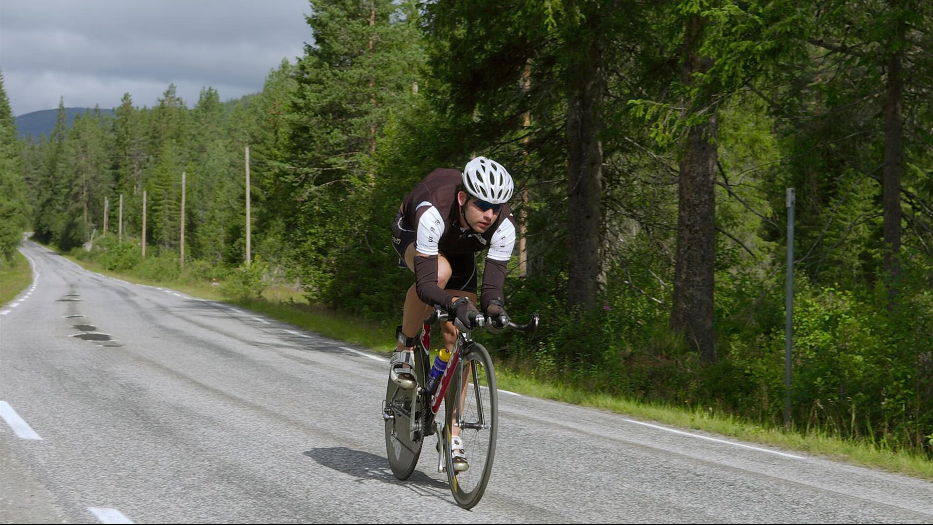 绿茵场与硬木地板的交响，当德甲争冠战遇上马刺粉碎掘金的启示