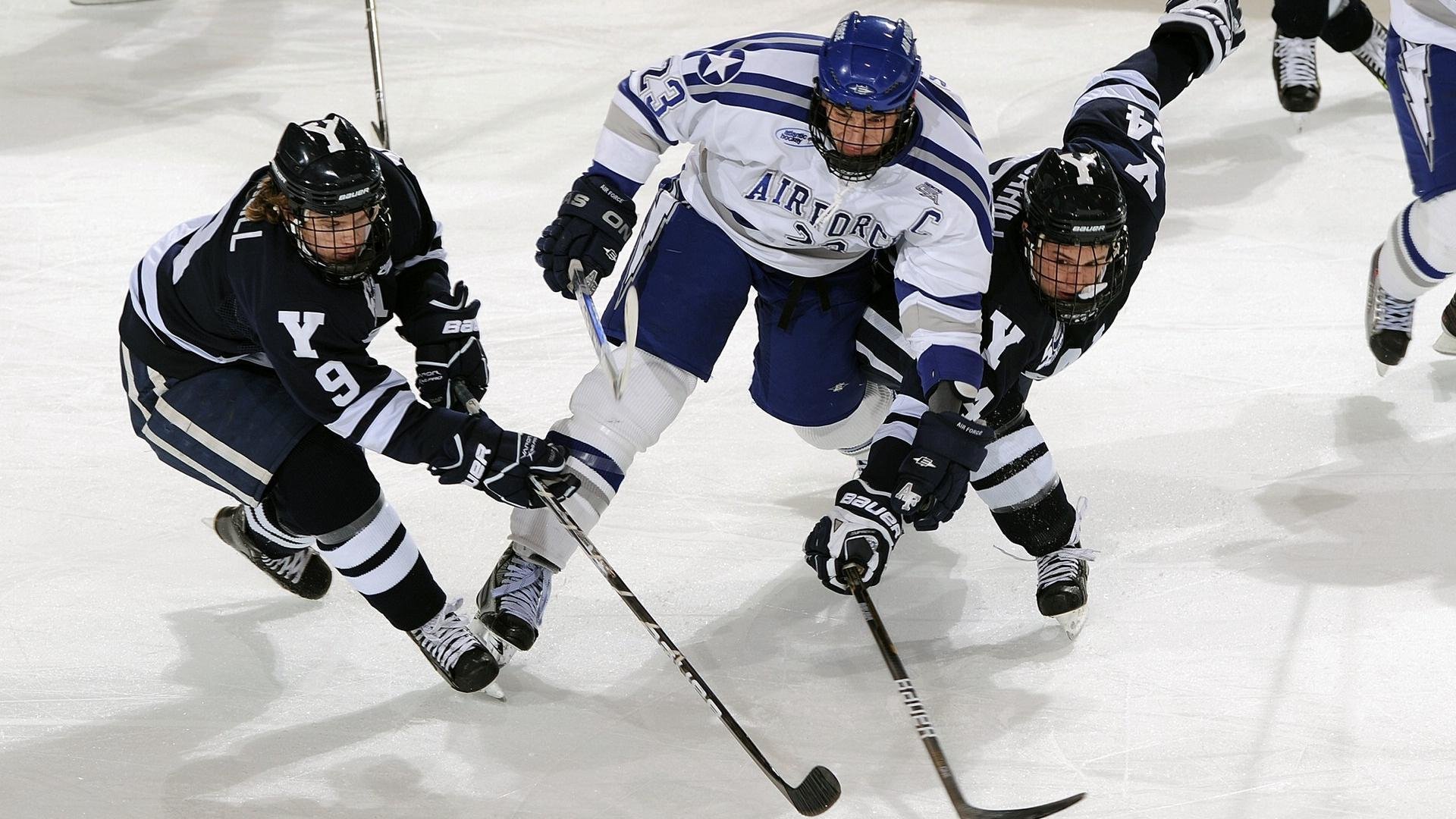 鏖战银石,塞恩斯绝地反击点燃赛场,哈斯车队力撼阿斯顿马丁